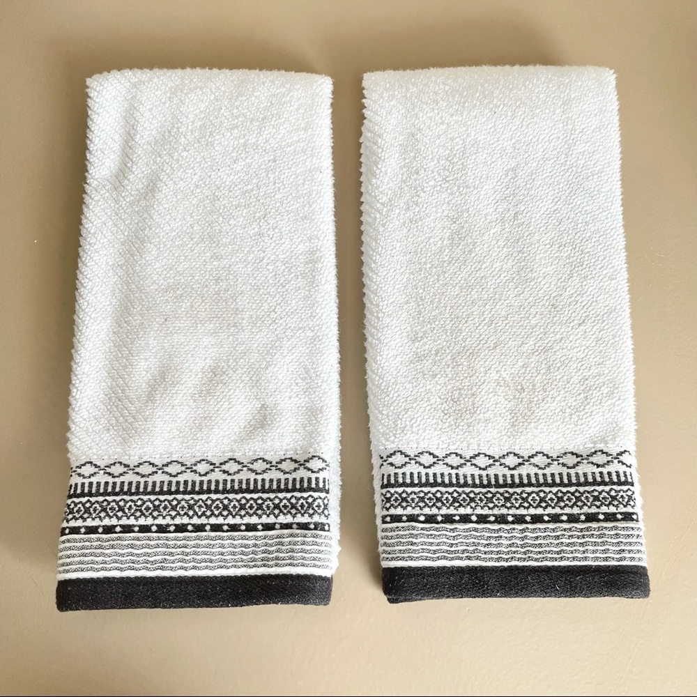 Set of 2 Threshold Hand Towels